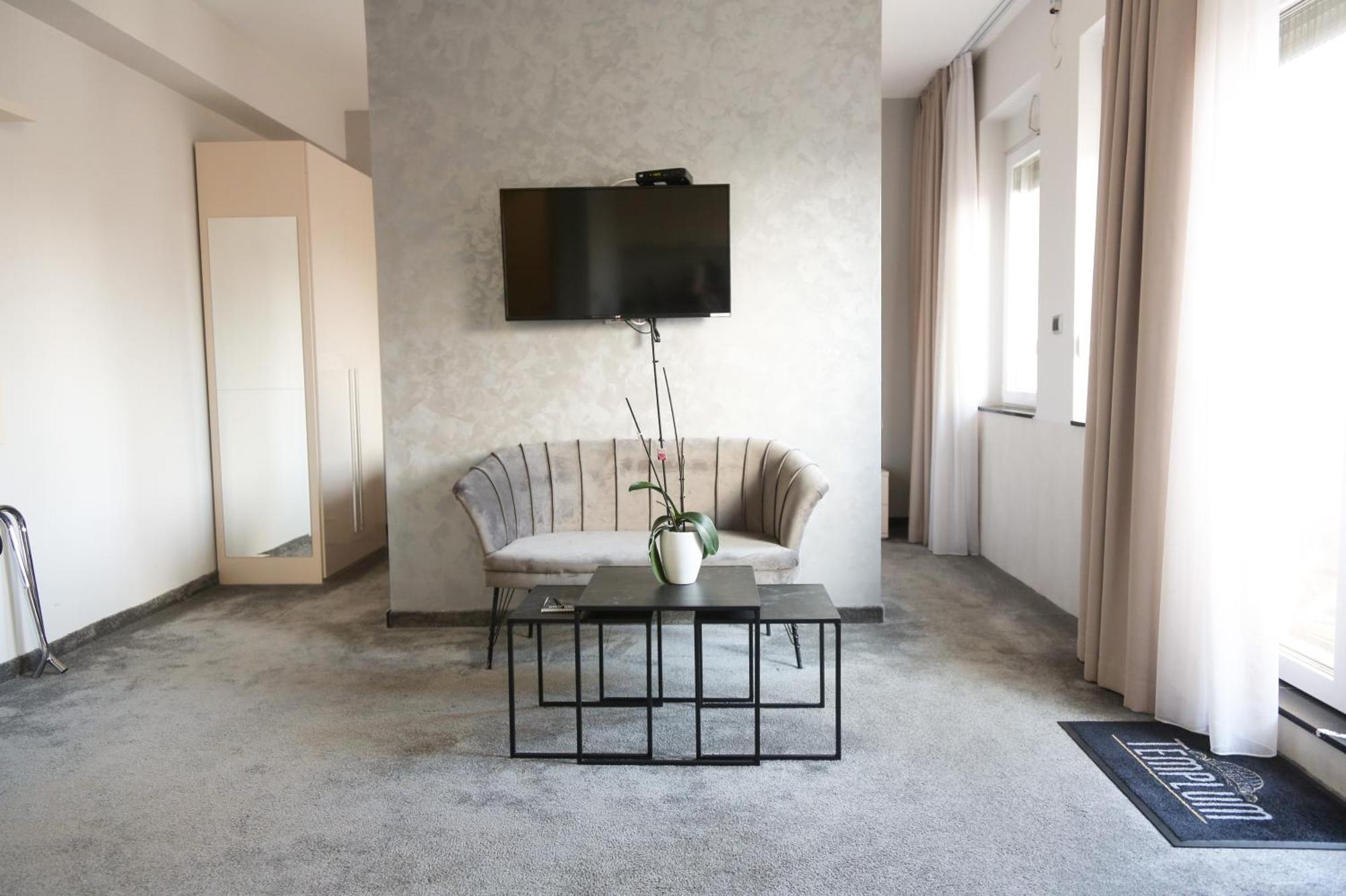 Templum Apartments - Slavija Square Belgrad Exteriör bild